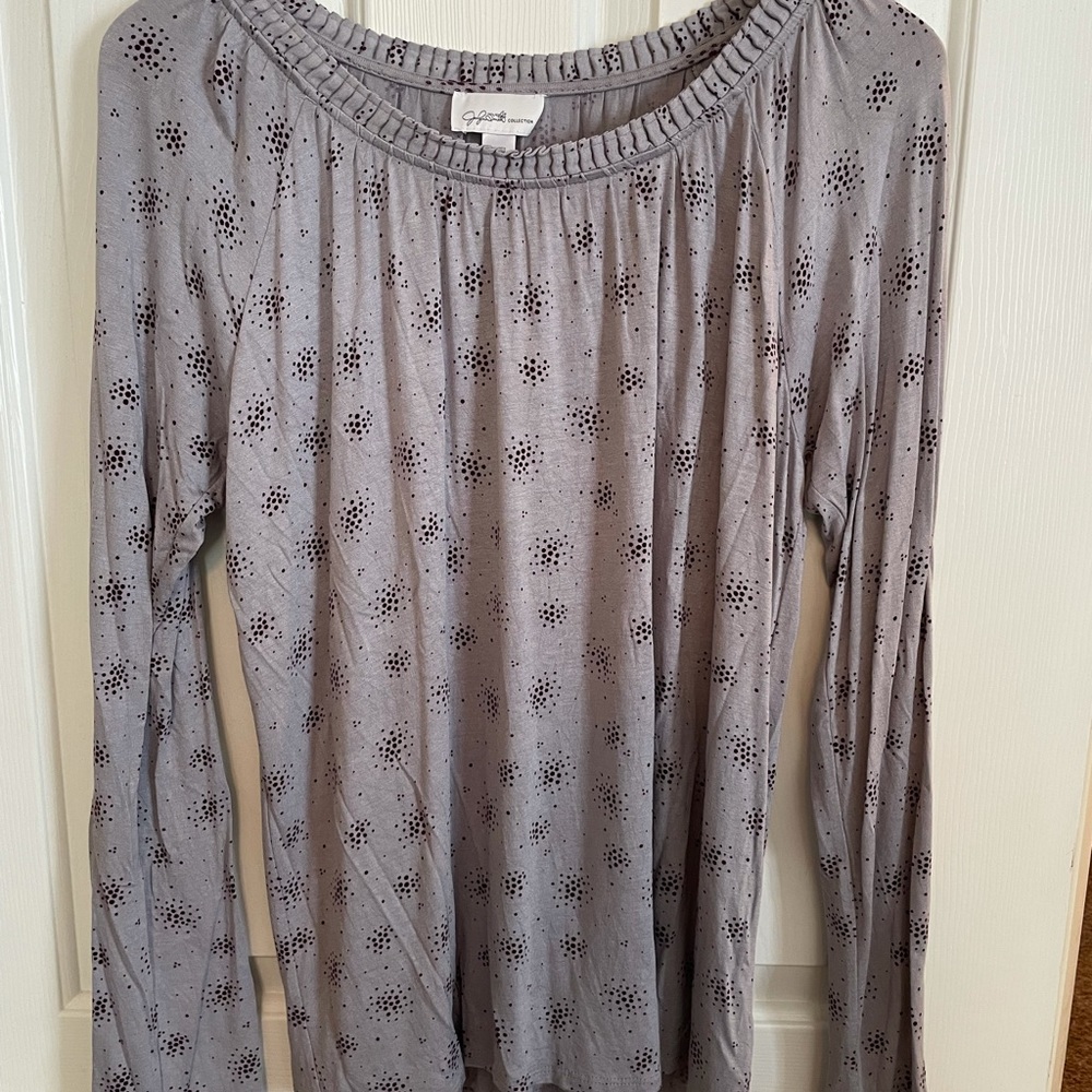 Long sleeve gray shirt